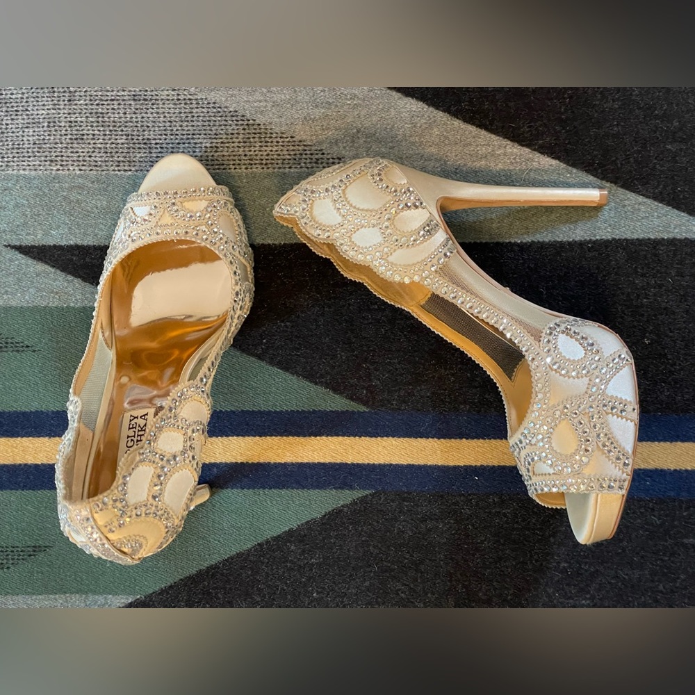 Badgley Mischka - peep toe, nude heels - 8